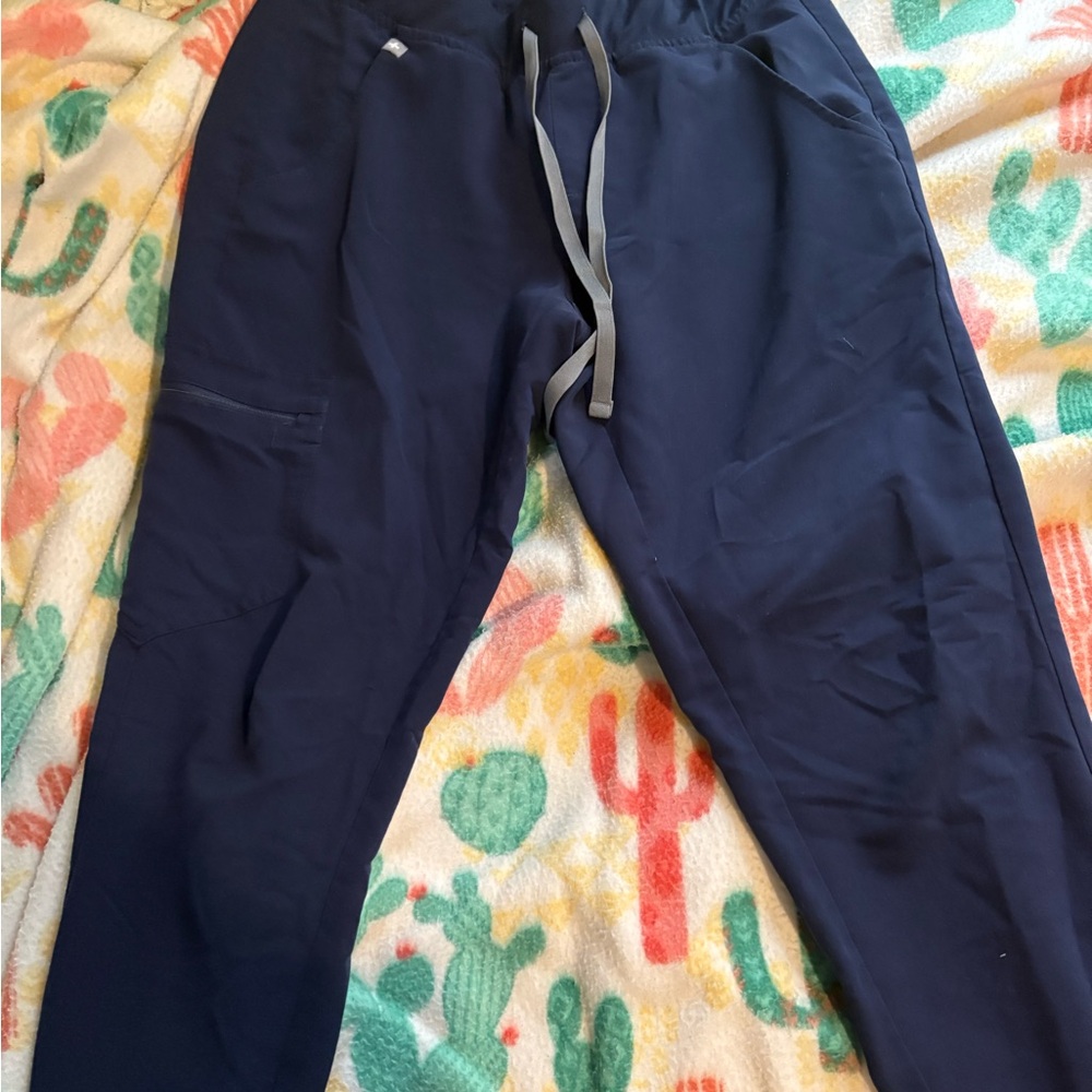 Women’s Figs Zamora Joggers (navy)